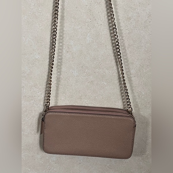 Kate Spade Beige Wallet w/ Retractable Gold Chain Crossbody - Picture 4 of 8